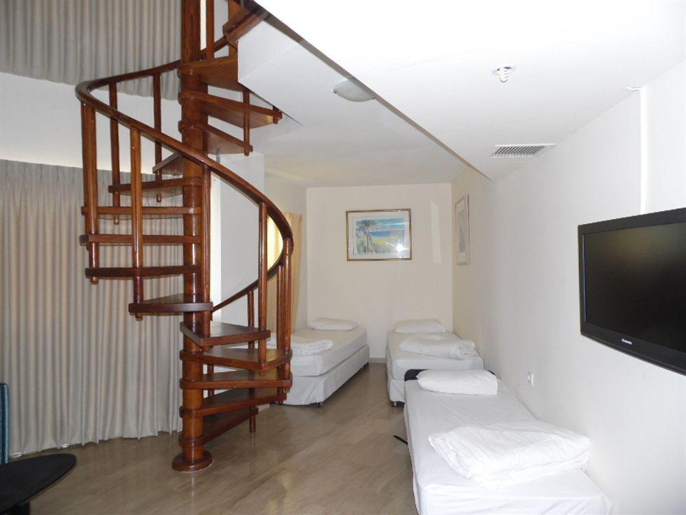 Hotel Blue Weiss Нетания Екстериор снимка