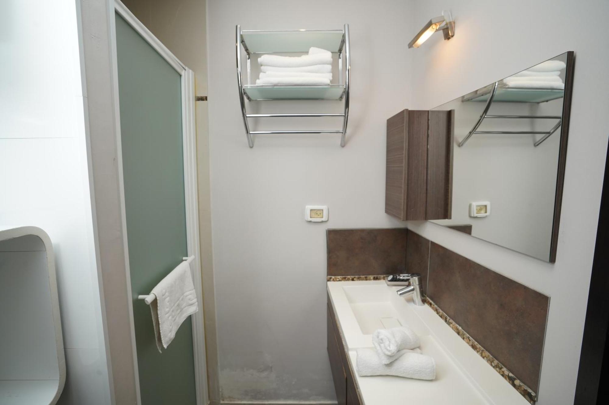 Hotel Blue Weiss Нетания Екстериор снимка