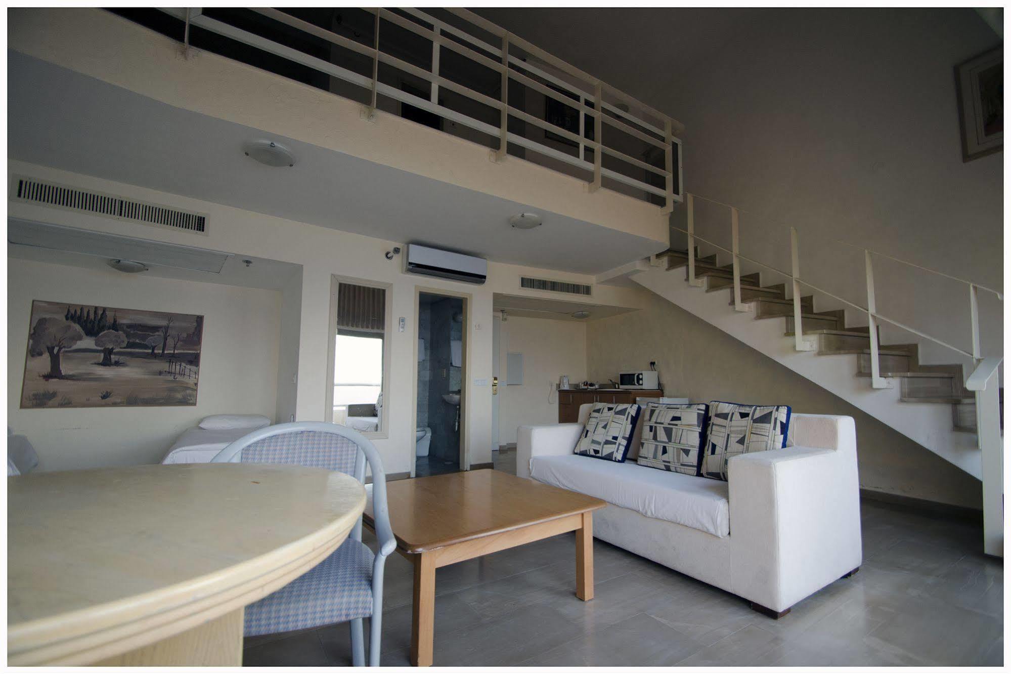 Hotel Blue Weiss Нетания Екстериор снимка